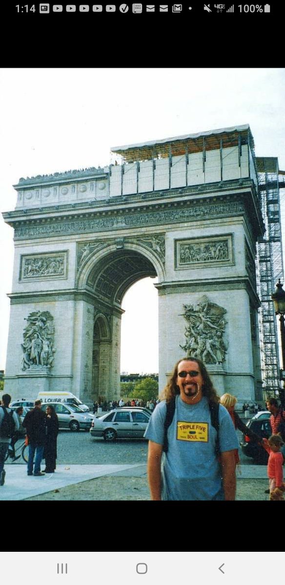 DaveMelton7's tweet photo. @janninereid1 Yes, I have been to 21 countries, and still want to see more.
 Here are pics from some of those countries.

1. The Pyramids at Giza, Egypt
2. Stonehenge in England
3. Arch de Triumph in Paris, France
4. The Tsar Bell inside The Kremlin in Moscow, Russia https://t.co/KAbfMcF37j