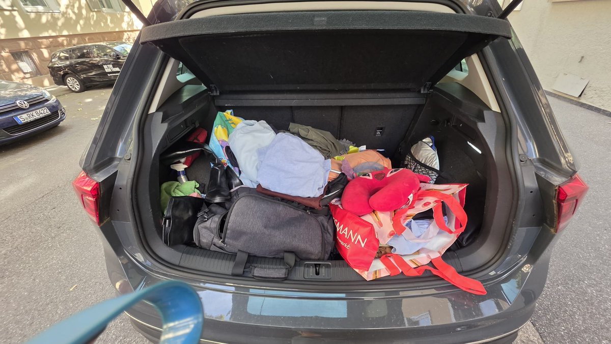 asaptobess's tweet photo. Mrs forgot to lock the car and some scruffers went through everything, turned it upside down but took absolutely nothing. Had €200 footy boots, €200 raybans and €150 Tom Ford all in there but absolutely nothing was taken. Bizarre. https://t.co/GETQghMdXL