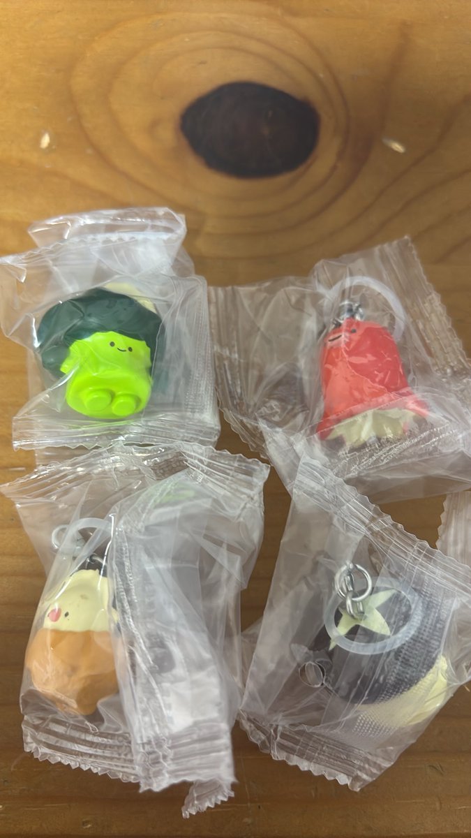 ssssos_s's tweet photo. お弁当フレンズ めじるしアクセサリー交換

譲▷▶ブロッコリー、たこさんウインナー、かきフライ、しいたけ

求▶︎▶︎カニつめフライ

大阪(梅田、心斎橋)手渡し優先 https://t.co/09l783vH5N