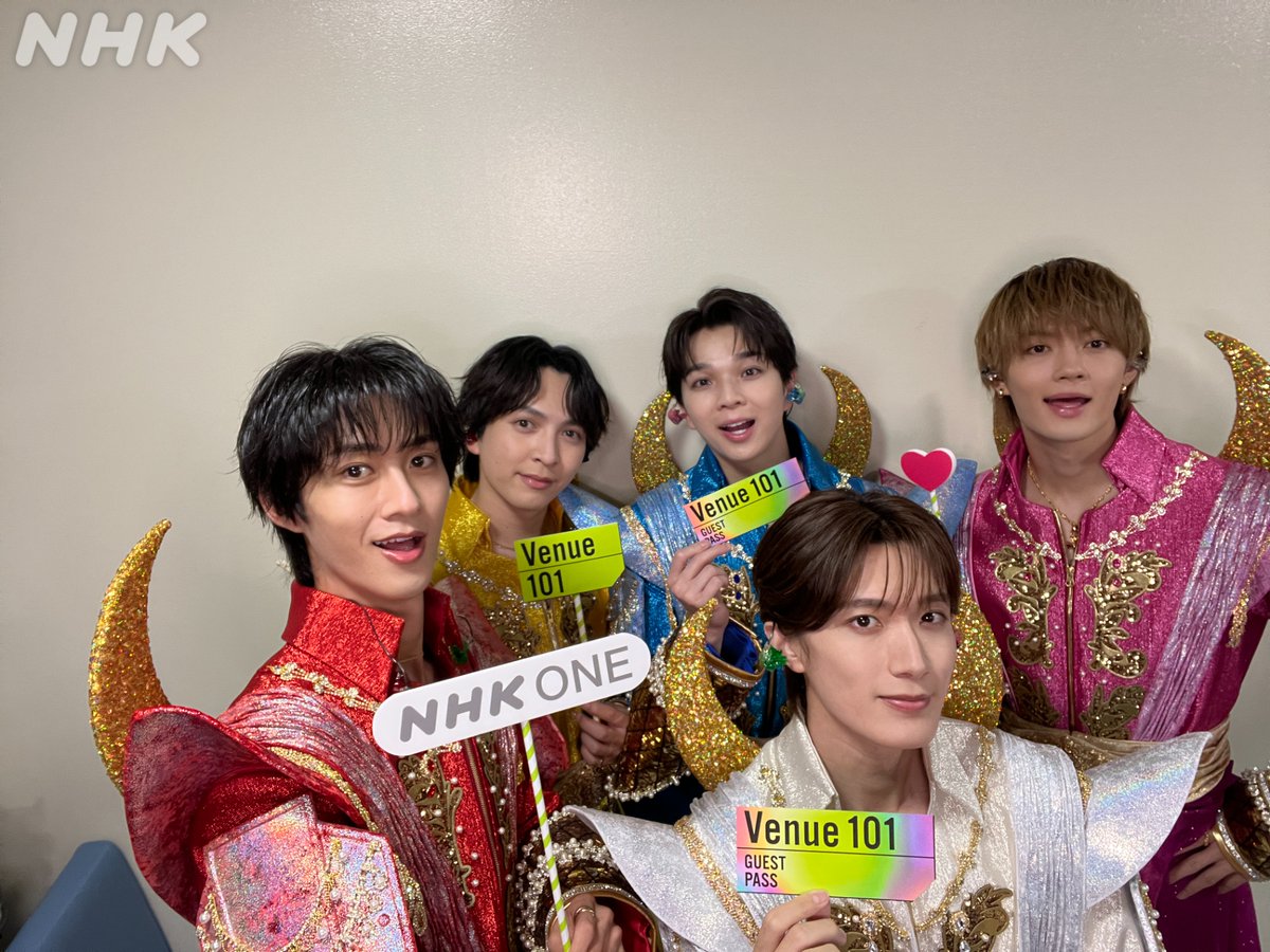 nhk_venue101's tweet photo. 📺#Venue101EXTRA NOW ON AIR✨

🍼#MILK / #時空超えてユニバース 🍼

放送は同時配信中👇
スマホでも見られます📱
https://t.co/epeicL4KrD

✅「好きすぎて滅！」「爆裂愛してる」に続く“愛”がテーマの3部作完結編！💞
✅宇宙を飛んでいるような振り付けに注目🚀 https://t.co/sudpdQlODy