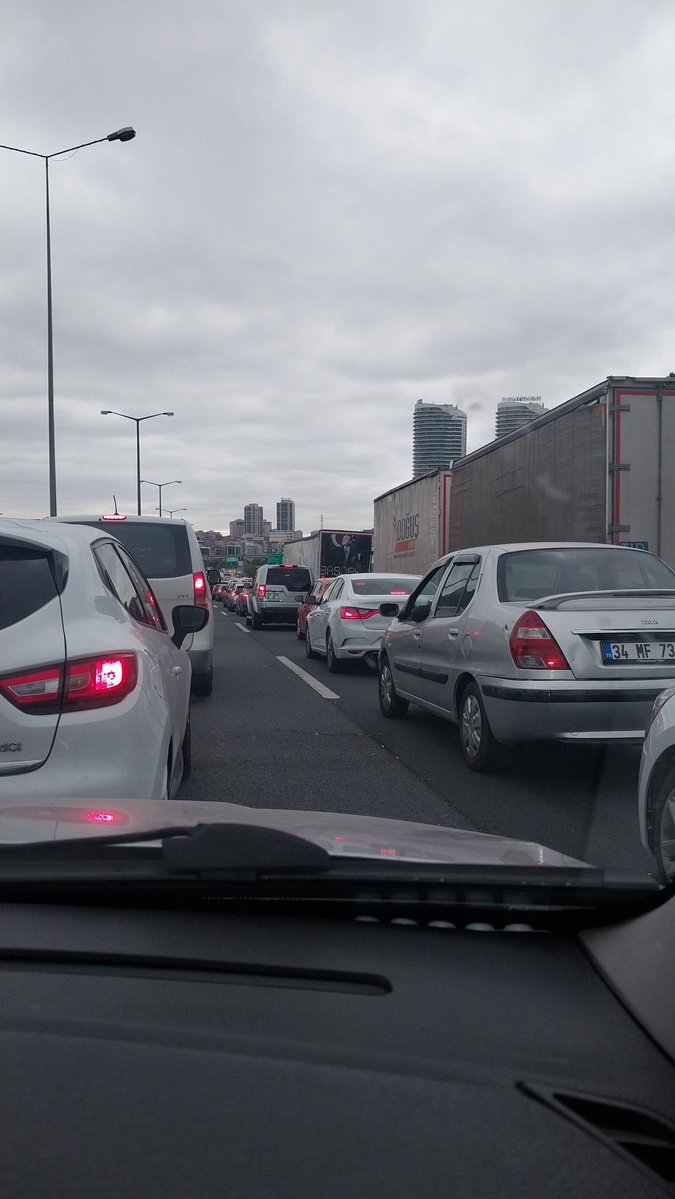 theebruw's tweet photo. İstanbul her zamanki gibi yine şaşırtmıyor😬 https://t.co/erF7A2ULxA