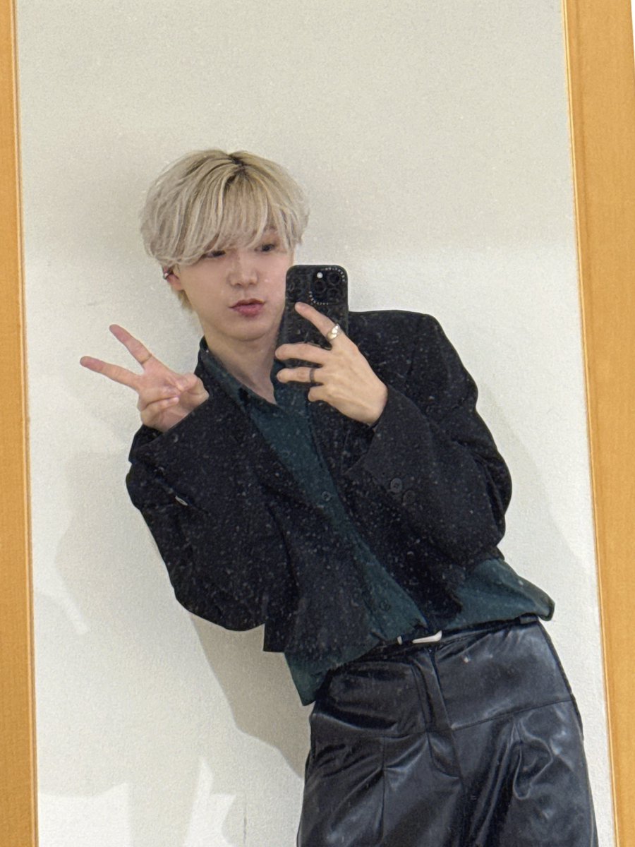 FORWAN_REN's tweet photo. YikeSさん主催の
〜FITY MI(Fake it,till you make it)〜
出演させていただきました！
ありがとうございました！

YikeSさんの世界観に負けないような
セトリを組んでもっていきました！
同じ血が流れてる(？)グループとこうやって対バンできて、コラボも出れて楽しかったですね！

たぶんピンク過多🩷 https://t.co/NOllFedCSc