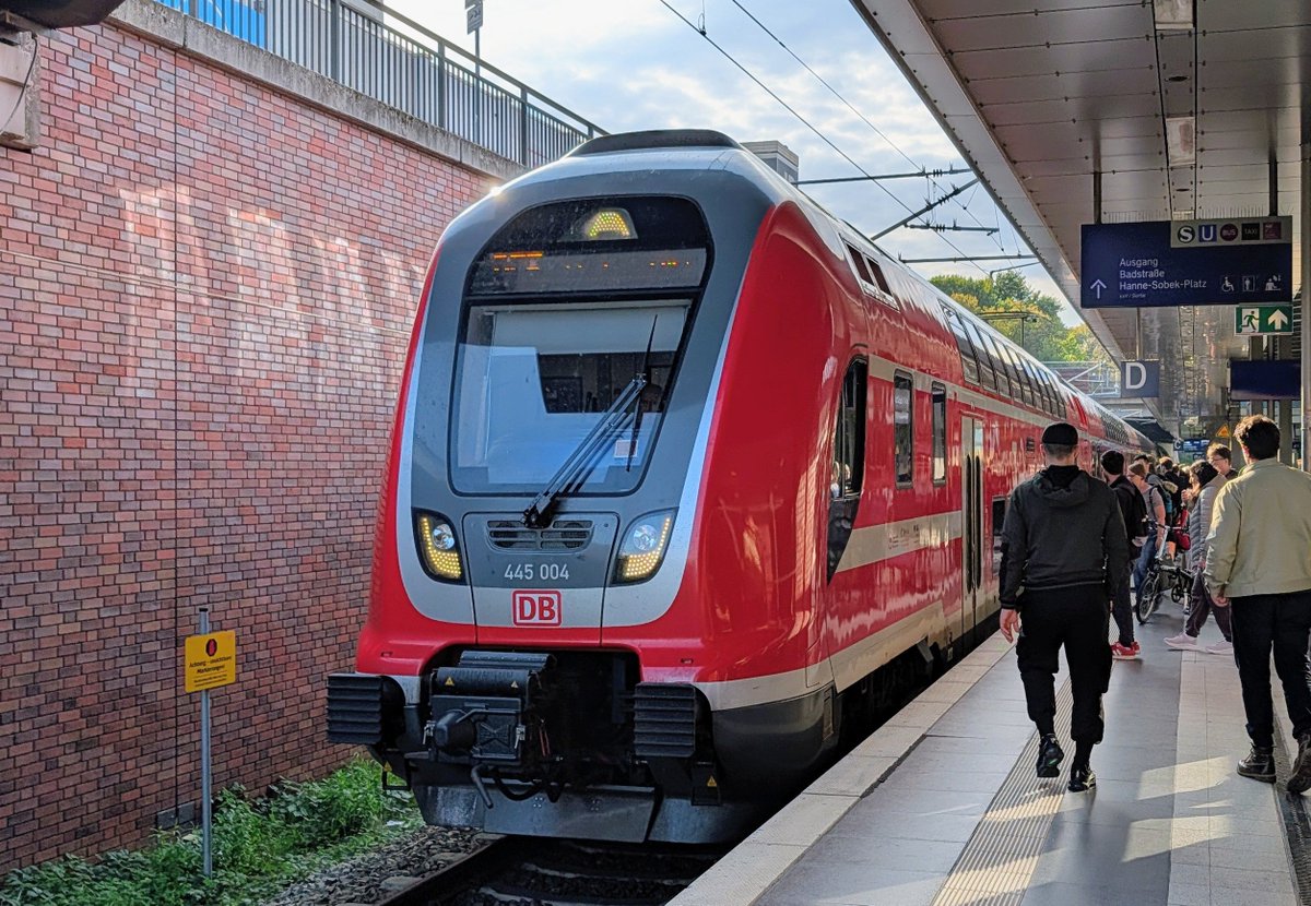 Christian_Cmbln's tweet photo. Dann heute schon mal die etwas vorgezogene Abschiedsfahrt vom Twindexx Vario, keine Ahnung ob ich es bis Dezember noch mal geschafft hätte! #RE5 #DBRegio #BR445 #Bombardier #TwindexxVario https://t.co/ri82RhwbiP