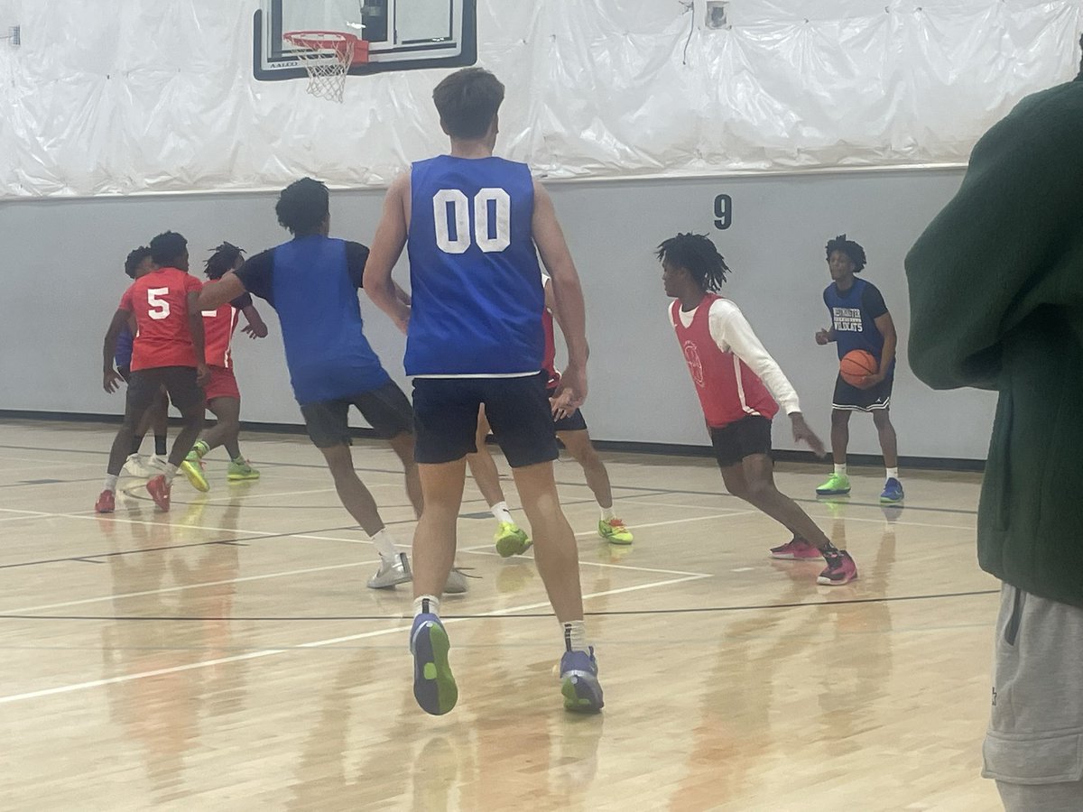PrepHoopsMO's tweet photo. We are at the @BradBealElite Fall League at the Beal Center in Chesterfield https://t.co/PRrNJGNWil