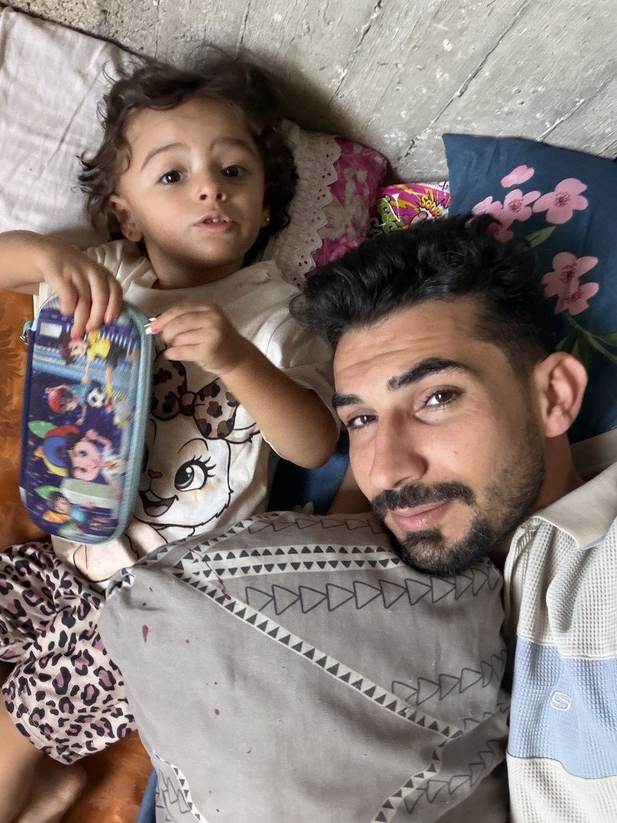 Mo7ammed_jawad6's tweet photo. We are still alive in Gaza… 🥹🇵🇸

Despite everything, we are still trying to hold on.

If you see this photo, please don’t scroll past in silence.

Write anything — even a single dot means so much to us and reminds us that we are not alone. 🥹💔🙏 https://t.co/6FR7EKs2ZF