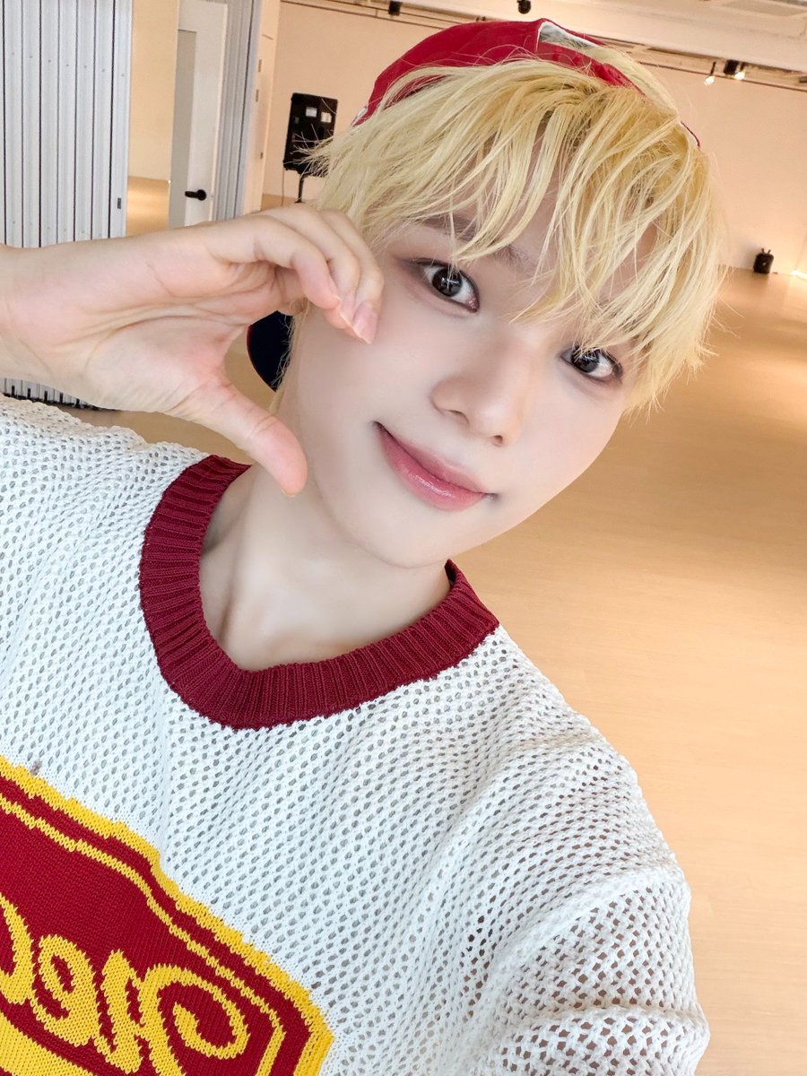 UpdateKBoys's tweet photo. 🎉🎂 Feliz aniversário para Doha (n.SSing), que hoje completa 25 anos!

#HAPPYDOHADAY
#DOHA #도하 https://t.co/ORnO747y1K