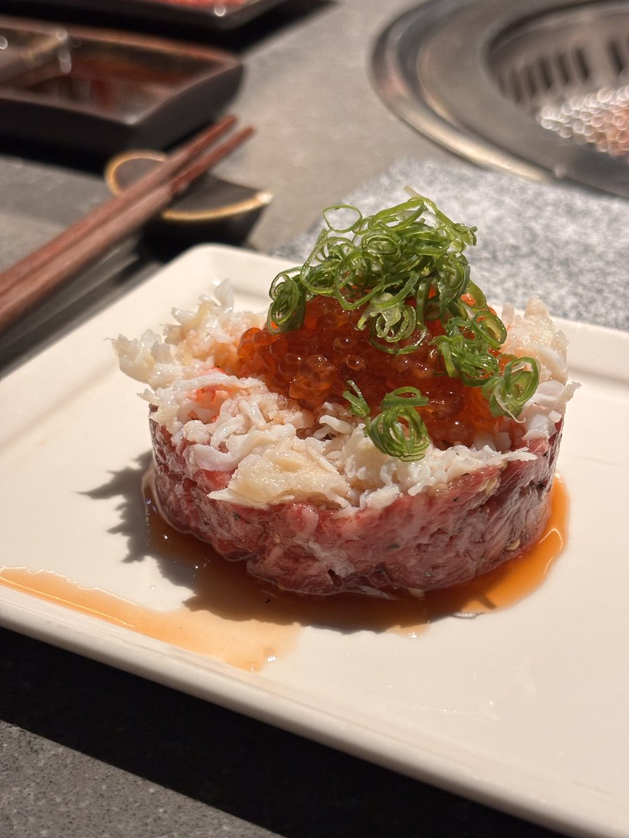 whereis11floor's tweet photo. 上吉燒肉的備品有夠貼心 直接90分起跳
第一次看到店家準備乾洗髮、去漬筆、生理食鹽、指緣油…

生牛肉 限量鉛筆肉 牛心管 都豪好ㄘ https://t.co/1dGeCGm8Ea
