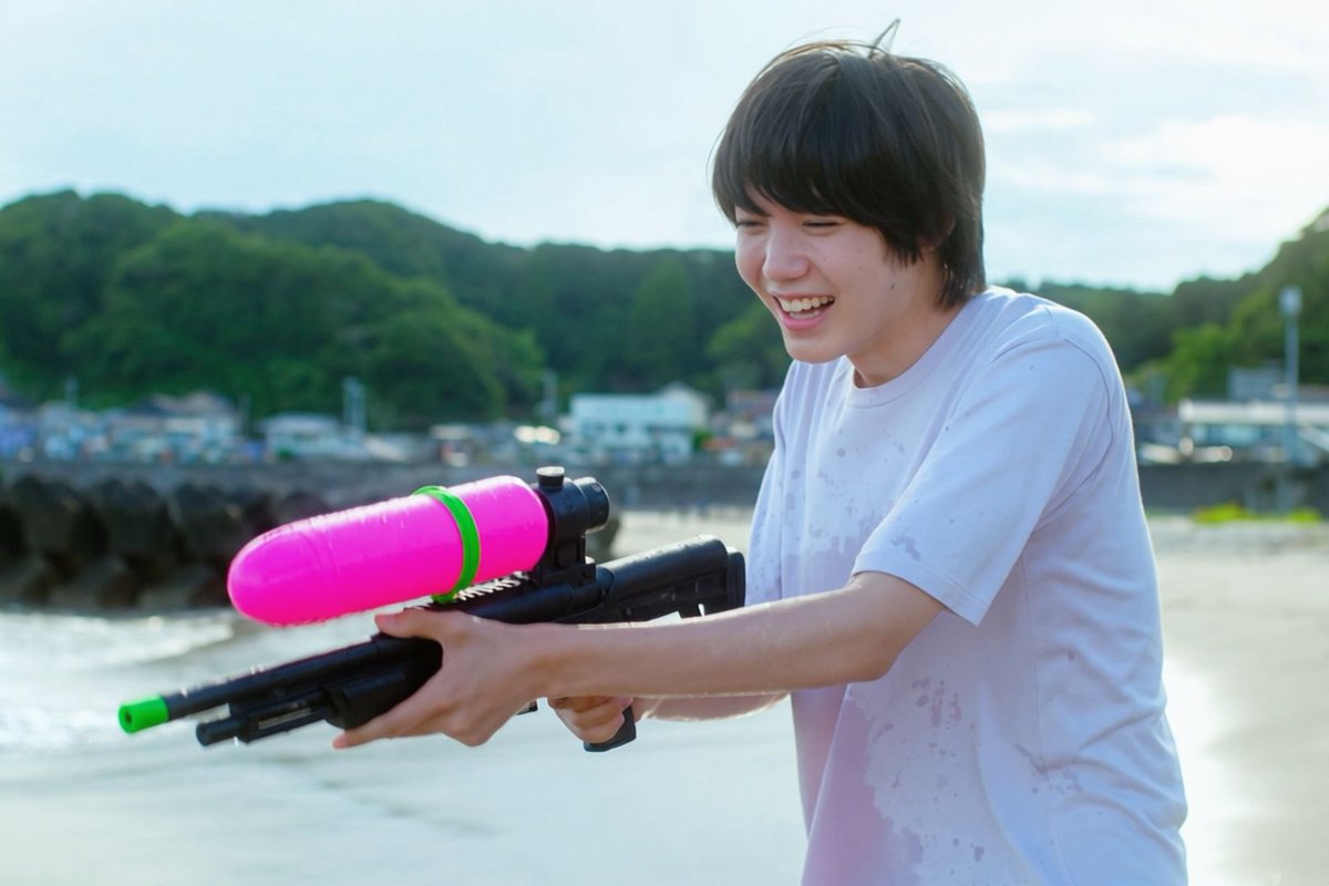 k_p0525's tweet photo. 水鉄砲繋がり🔫💦
この鈴木可愛い〜🥰🩵水はちゃんと出たのかな？？
鈴木の勘違いだけど、芹沢と竹内も仲良くていいね🫶

#陽キャ集団 https://t.co/lExAYgFa3e
