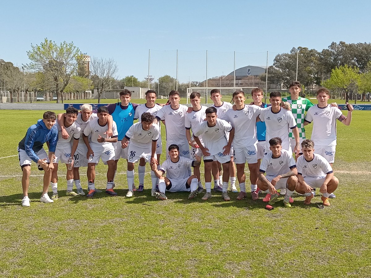 FlacoFiorentino's tweet photo. #JuvenilesLPF ➡️ Cuarta: #Quilmes 2 (Darian Romero y Tiago Ibarra)-Unión 1.
#PredioQAC/#JuvenilesQAC/#Fecha27 https://t.co/t1S5llEEuJ