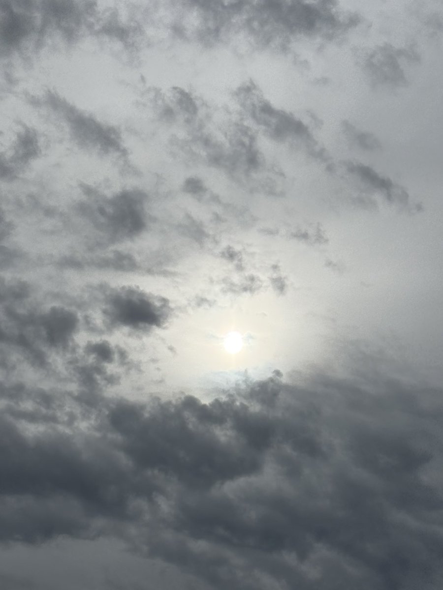 dirtycoldsun's tweet photo. That one oomf who’s obsessed with sky pics https://t.co/pwayF0UbXH