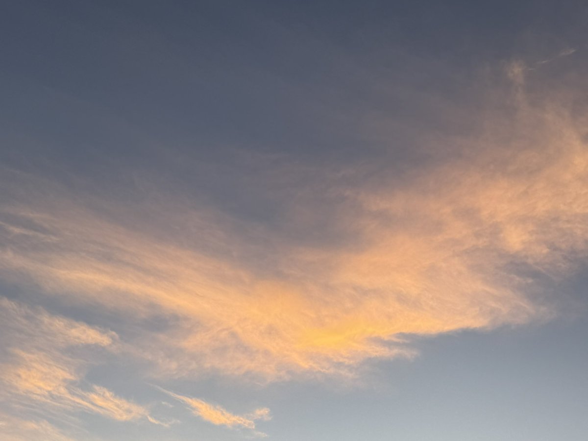 dirtycoldsun's tweet photo. That one oomf who’s obsessed with sky pics https://t.co/pwayF0UbXH