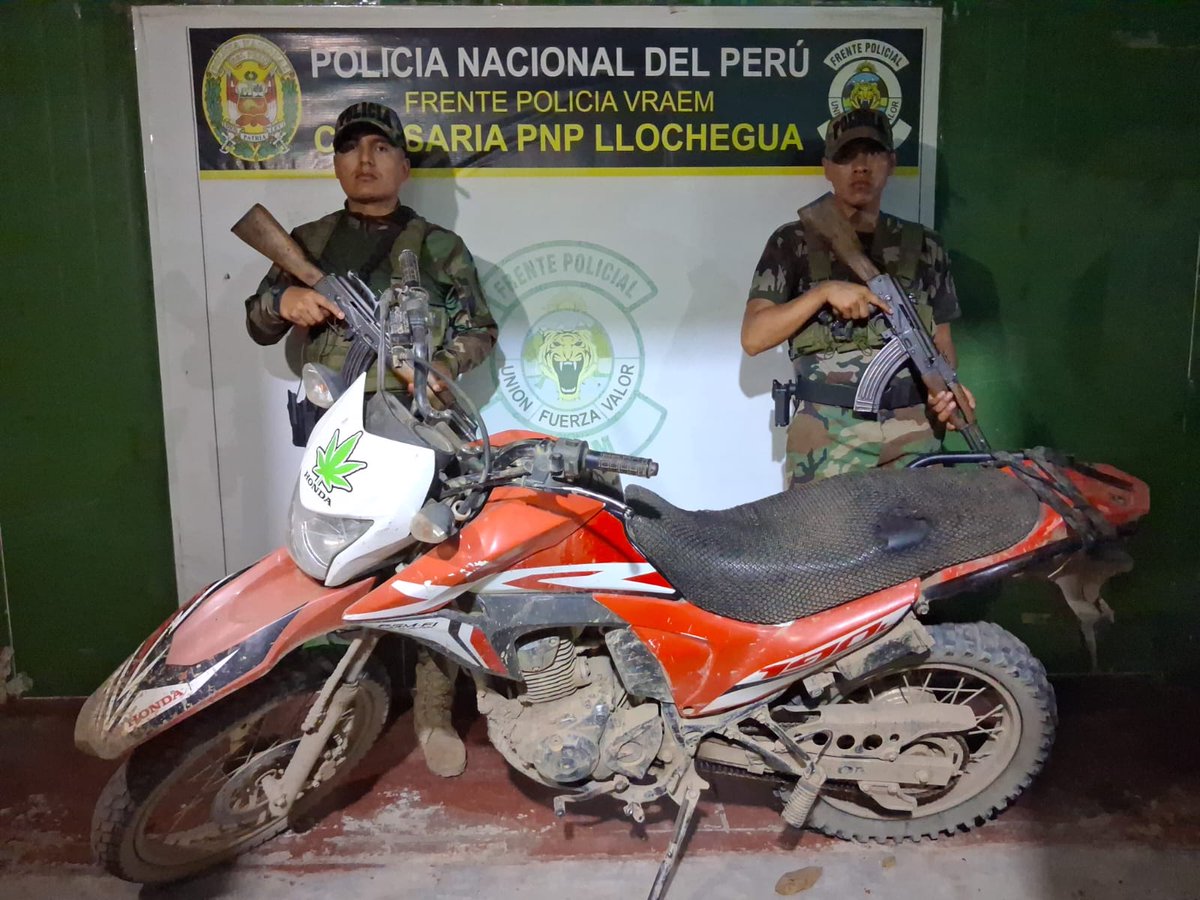 FPVRAEMOFICIAL's tweet photo. 🚨🏍️ ¡MOTO ROBADA, MOTO RECUPERADA! La PNP Llochegua ubicó una motocicleta con requisitoria por hurto durante el operativo “IMPACTO VRAEM 2026”. 🇵🇪 ¡La PNP no se detiene! #PNP #VRAEM #Llochegua https://t.co/IBydivN3vy