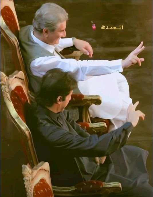 Hk2sa's tweet photo. They fear Khan because he speaks for the people, not the powerful. #نکلو_ڈٹ_جاؤ_خان_کیطرح https://t.co/u4AqCzhBtI