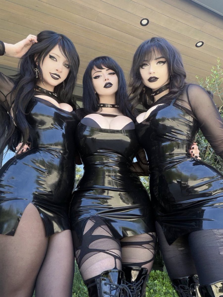 Maj725099329473's tweet photo. The Goth Baddies https://t.co/sExJ85oVR8