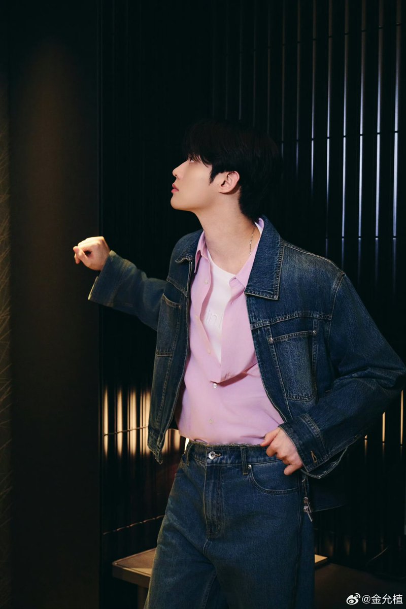 YYhhh682133's tweet photo. 太帅了吧🥰🥰🥰
＃김윤식
#KIMYOONSIK https://t.co/RzBe0Es6sm