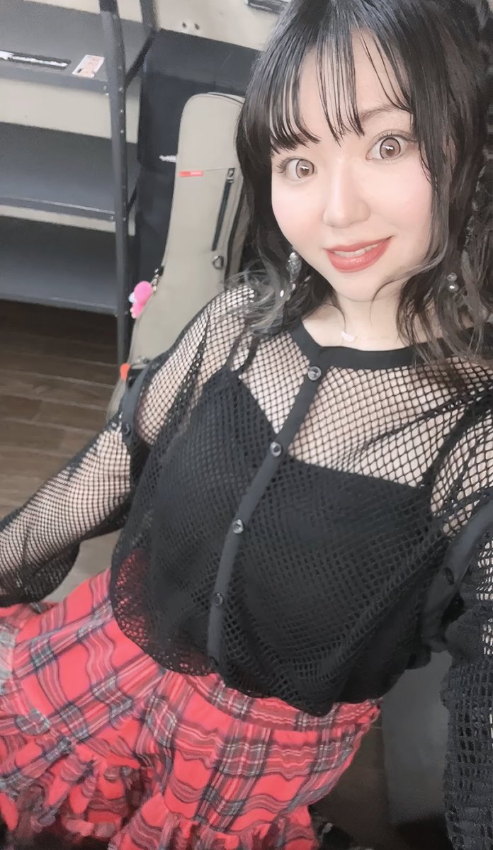 chamrin_ringo's tweet photo. 姫路BETAありがとうございました🏯
姫路でも「でけへん！」新ver.披露！
さすが地元！対応力がさすがでした👏
WAZA WAZAツアーとホールワンマンのチケットもお届けできて嬉しい☺︎♡
今月もたくさんライブしたな〜！
出会ってくれてありがとうございました🤍
nextライブは10/1（木）大阪南堀江knaveです！