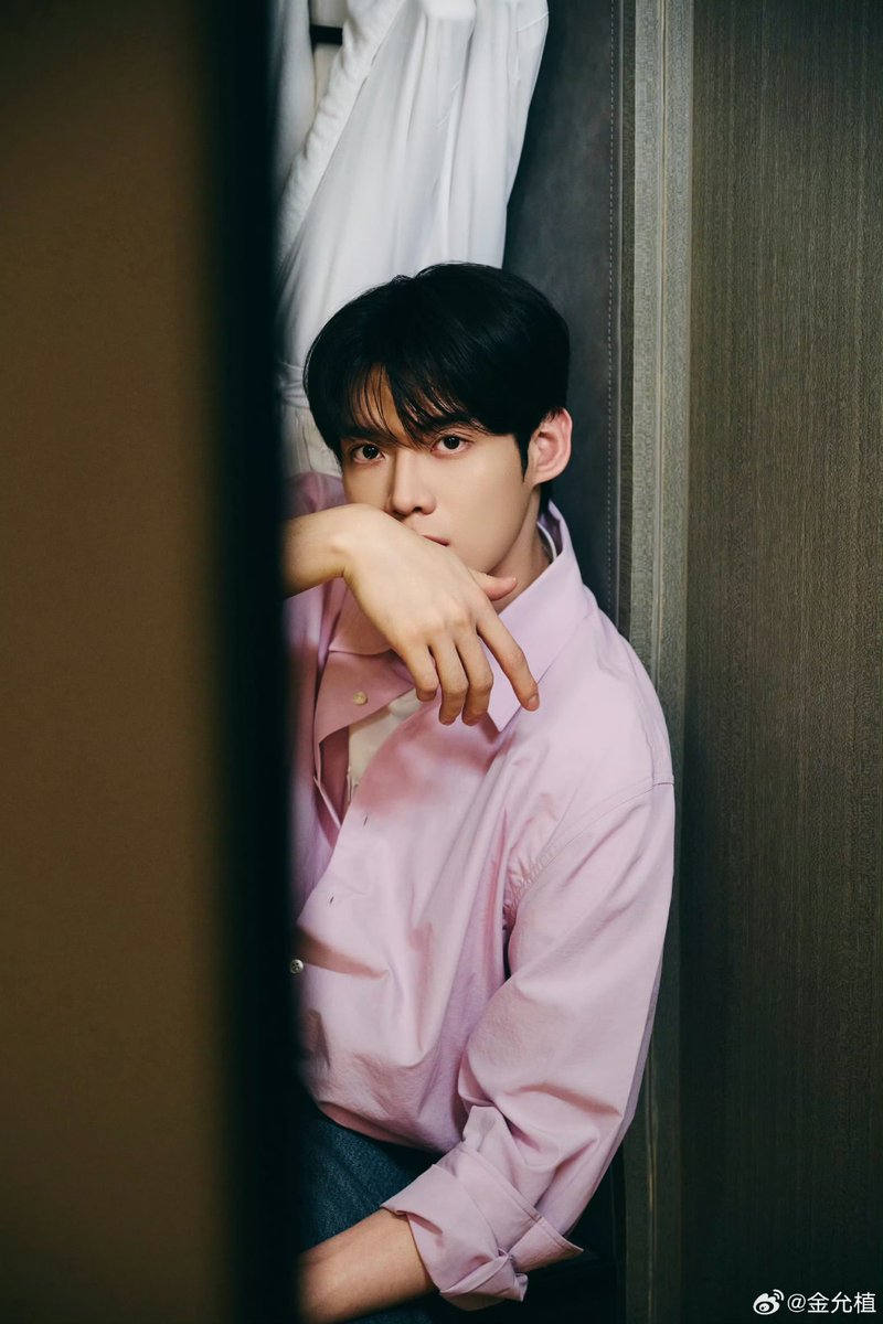 YYhhh682133's tweet photo. 太帅了吧🥰🥰🥰
＃김윤식
#KIMYOONSIK https://t.co/RzBe0Es6sm