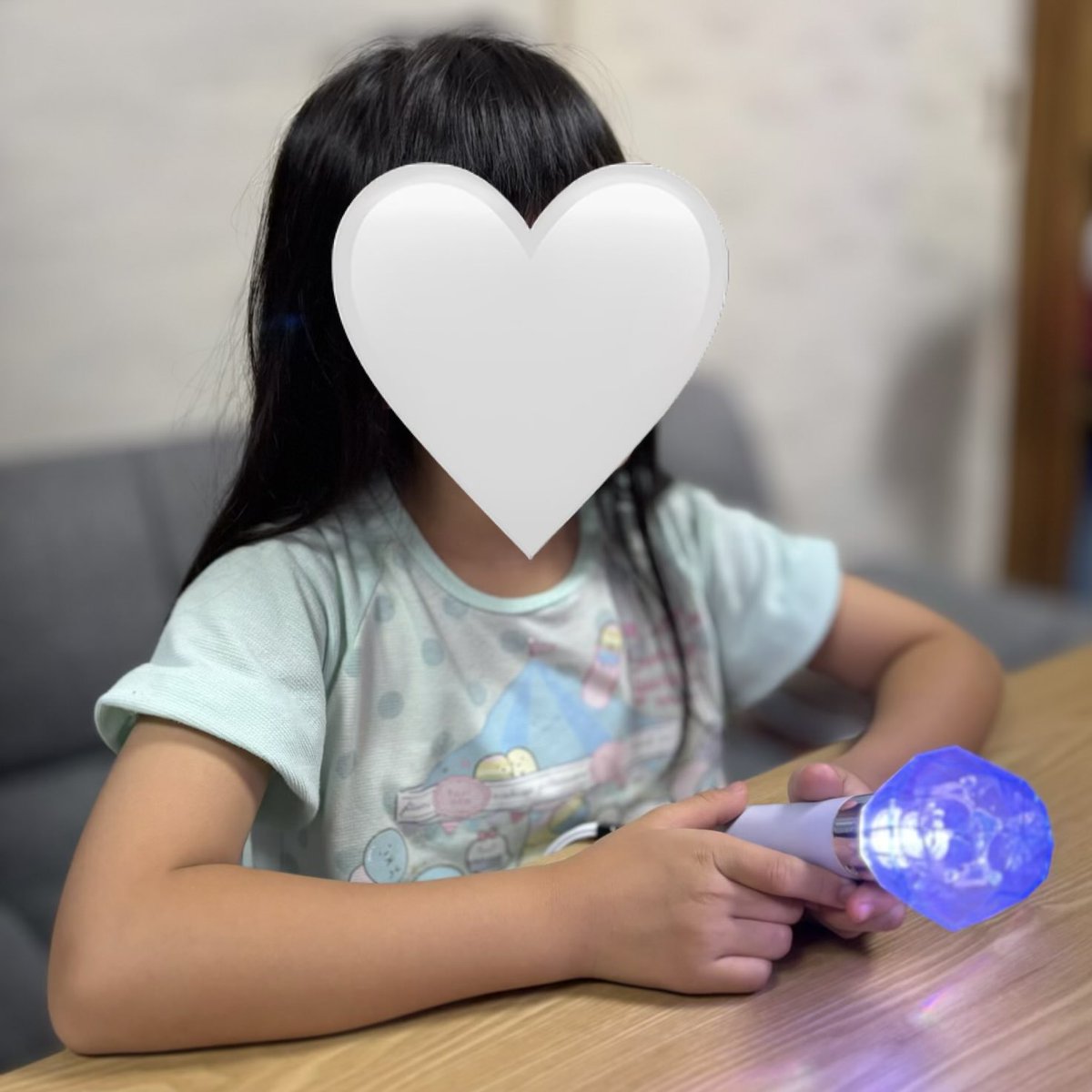 Smini229's tweet photo. ペンラ準備して待機中🤍

 #時空超えてエクストラ https://t.co/viG4Z5KXu7