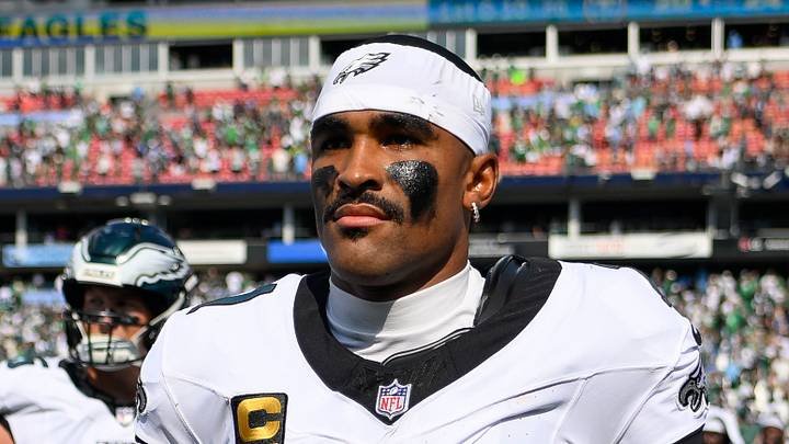 thomasrp93's tweet photo. Marshawn Lynch on Jalen Hurts: 

"They talking about this the year he gotta go do this or gotta do that, or he's gone. I aint hear you say that about Justin Herbert. I aint hear them say none of that shit about any of the snowbunny quarterbacks"

#Eagles via @GetGotPod https://t.co/HBjNokmrtY