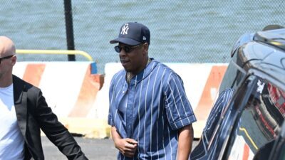 allhiphopcom's tweet photo. EXCLUSIVE: Jay-Z’s Accuser Puts Tony Buzbee’s Cash Payments To Her Under A Microscope

https://t.co/pozaHRS5dJ https://t.co/QL5y8GhFkY
