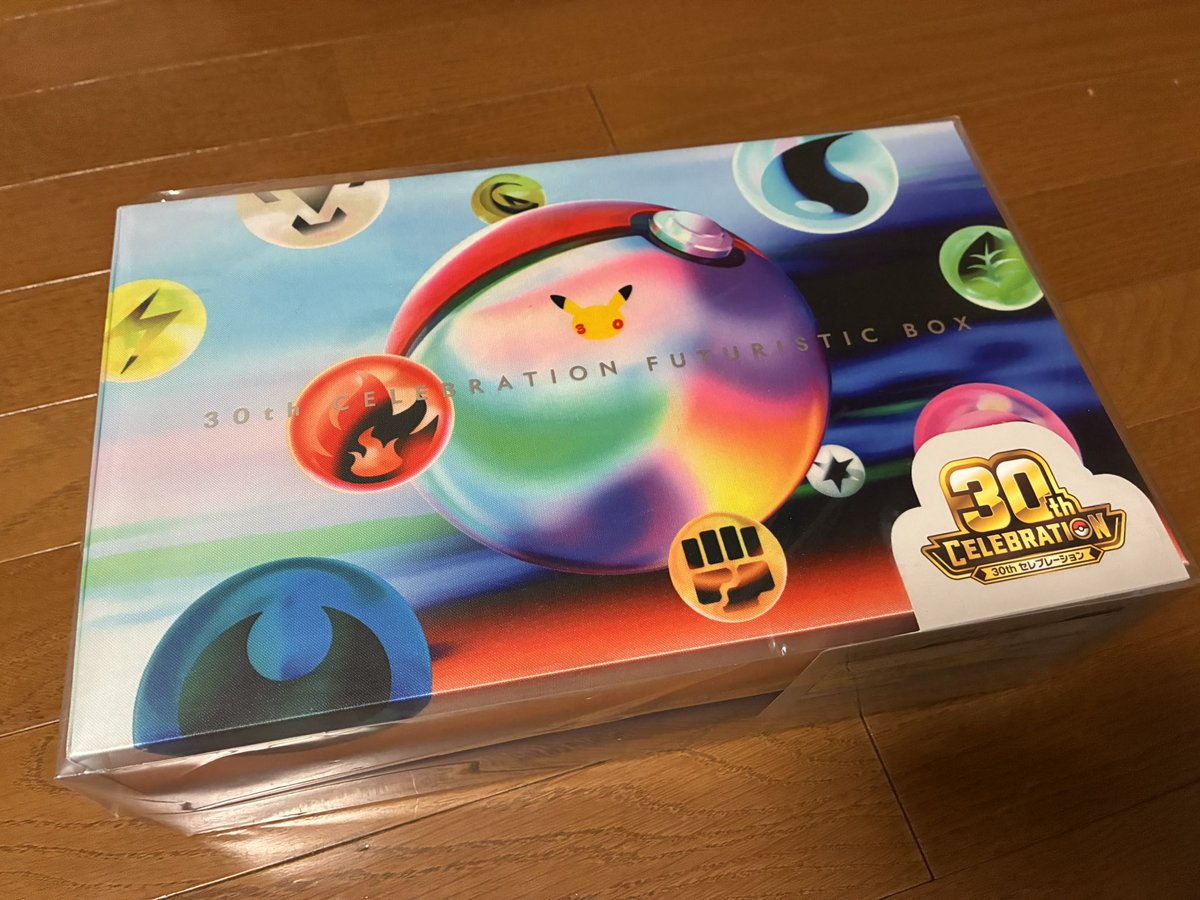tr2m9's tweet photo. 天才なのでカードなしのFUTURISTIC BOX買った https://t.co/iioSNk73dj