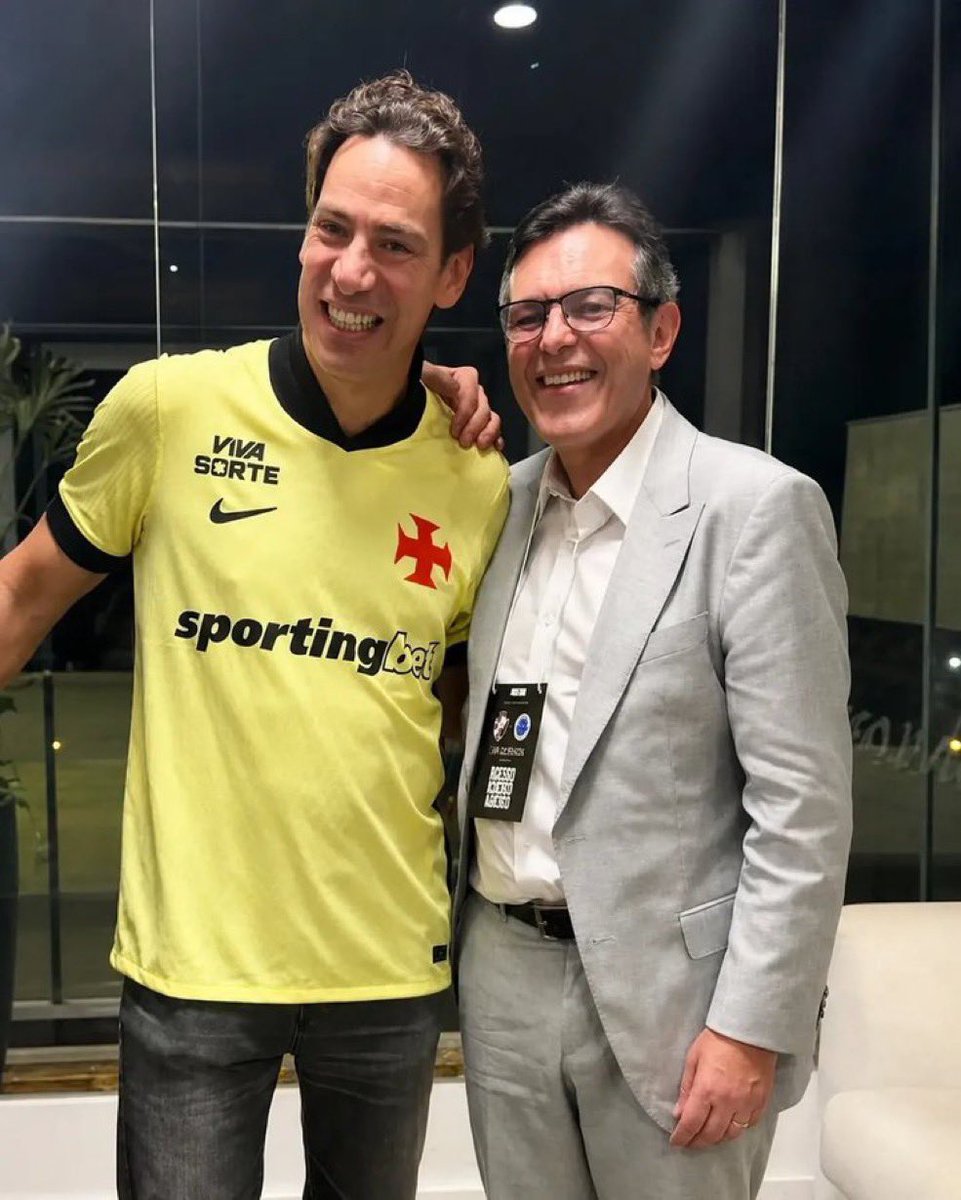 newscolina's tweet photo. 🚨 Marcos Lamacchia e a diretoria do Vasco trabalham com a expectativa de que todos os ritos internos do clube para aprovação da venda da SAF sejam concluídos até o fim de outubro.

Um motivo para atraso seria algum recurso na justiça de alguma parte interessada no processo, mas isso é visto como algo improvável.

📰 @joaoguerrac