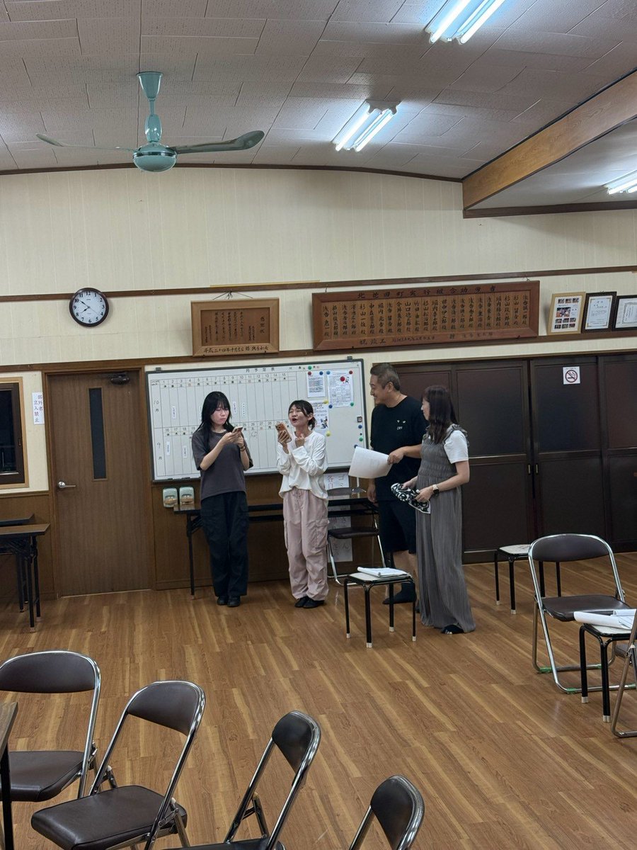 MusicalPom's tweet photo. 本日はスタッフさんも合流し初通し！
ドタバタでは��りましたが、物語が立ち上がり始めています！
とはいえそれぞれの課題も浮き彫りに（ ;  ; ）
各々で磨き上げつつ、みんなでテンションを上げて稽古を重ねます！
ご予約は下記リンクより☺️
https://t.co/bNTaSl9S3q
#ミュージカルカンパニーPOM https://t.co/fVIzJzVQrc