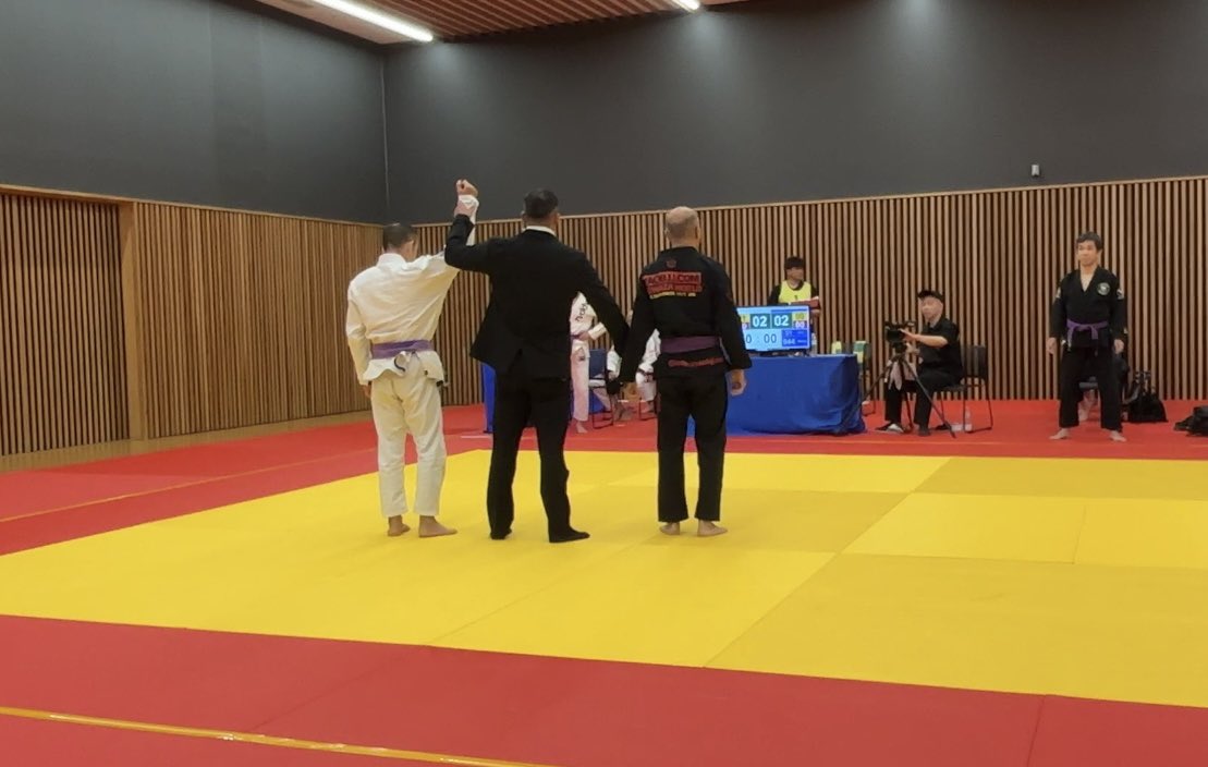 myasu26's tweet photo. PANCRASE JIU-JITSU CUP 2026 WEST
2回勝って優勝しました🥇

そして、約1年少々、3連敗から始まり
どうなる事かと思ってもいた、紫帯をなんと早くも卒業し
茶帯をいただけることになりました。^_^

やったぜ‼️嬉♪ https://t.co/Y2WNcgtaKO