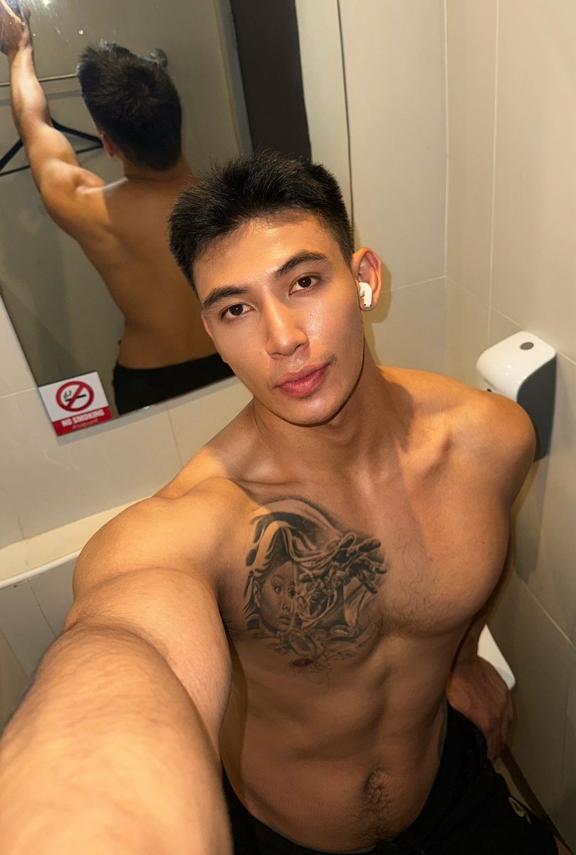 LeonCh42345's tweet photo. ชอบมะ ป๊อกกาเเลต https://t.co/9l3J7AFoX6