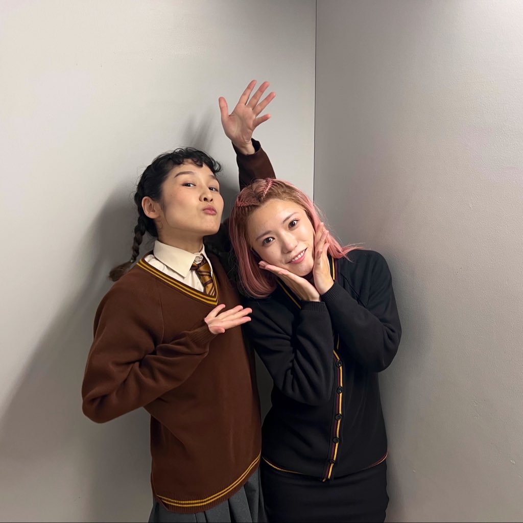 CantoKeiko's tweet photo. 今日もありがとうございました！
ようやく加恋ポリーとハッフルパフ生で会えた😆💓
いじめっ子も、三校対抗戦も楽しすぎました！

そして…今月末でいなくなってしまう加茂氏がラストマゾーニ先生でした😭
最後の杖の授業もモニターで見守ったよ🪄
（マゾーニのMが上手く作れません。）
#ハリポタ舞台 https://t.co/J87XXhoiZi