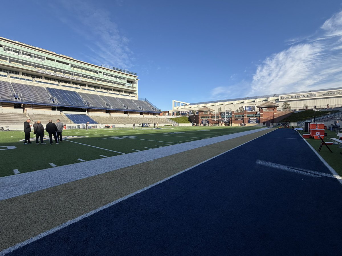MattNeverett's tweet photo. Gorgeous day in Akron, Ohio! @unlvfootball takes on @ZipsFB in a Noon ET/9 am PT kickoff, final non-con road game of the year for @CoachDanMullen’s crew. 

Join @calebherring_, @stevecofield &amp; me on the call on @ESPNLasVegas &amp; the @varsity app! 🏈🎰🔥 https://t.co/lIR0h9a891