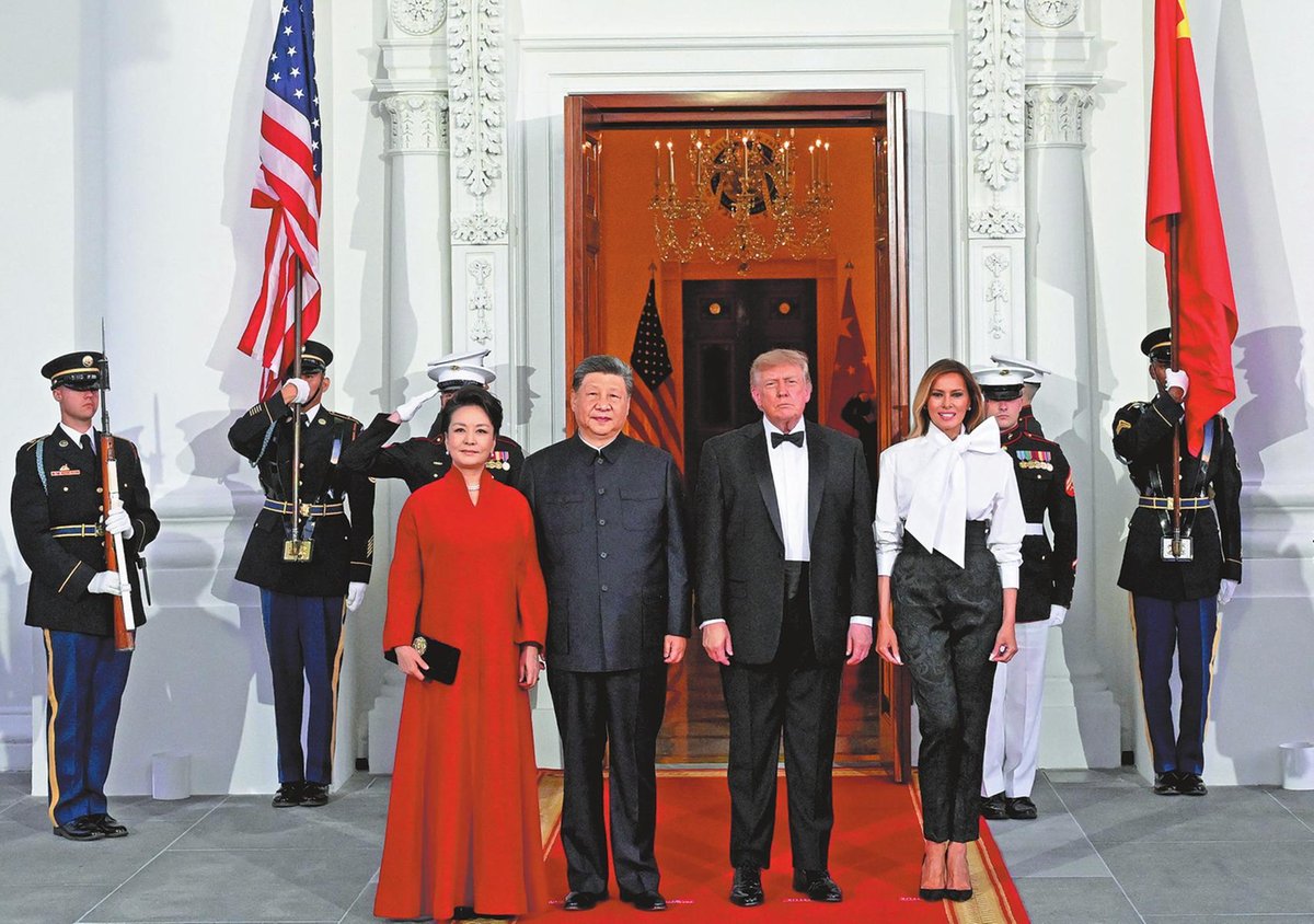 kaojack919's tweet photo. President Xi Jinping and his wife, Peng Liyuan, join US President Donald Trump and his wife, Melania Trump, for a group photo during a welcoming banquet held by the Trumps for Xi and Peng at the White House in Washington, DC, on Thursday. @realDonaldTrump #XiJinping #ChinaUS https://t.co/QCXkIT7Hjl