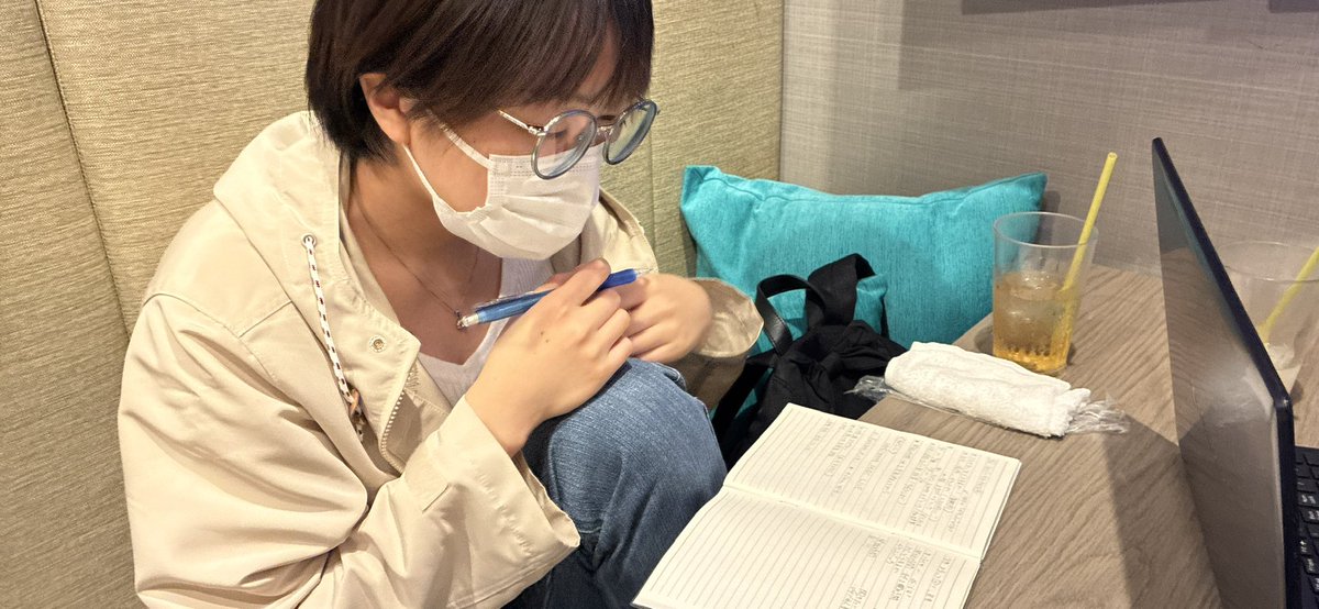 Homecoming2027's tweet photo. Liveに向けて同窓会新宿支部も活動しております。
・みんなどんなLiveがしたいだろう？
・同窓会主催だから同期に観に来てほしいよね？
・初めてLiveに出るきっかけになってくれると良いよね？
など、色々アイデアを出し合ってます。
こんな事どうですかなどあれば是非ご連絡いただきたいです！！ https://t.co/uWgtM4yKdW