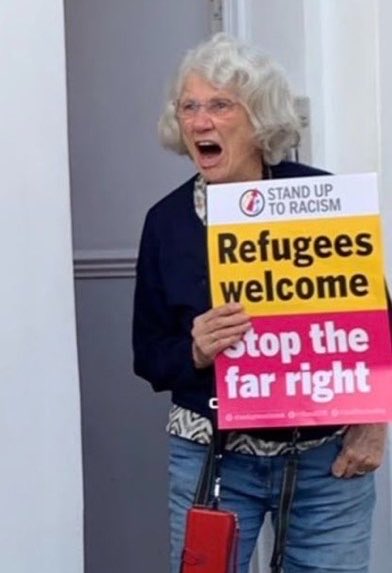 Cal_III's tweet photo. Yer ma screams at political canvassers on the weekend. https://t.co/S994xhbbtG