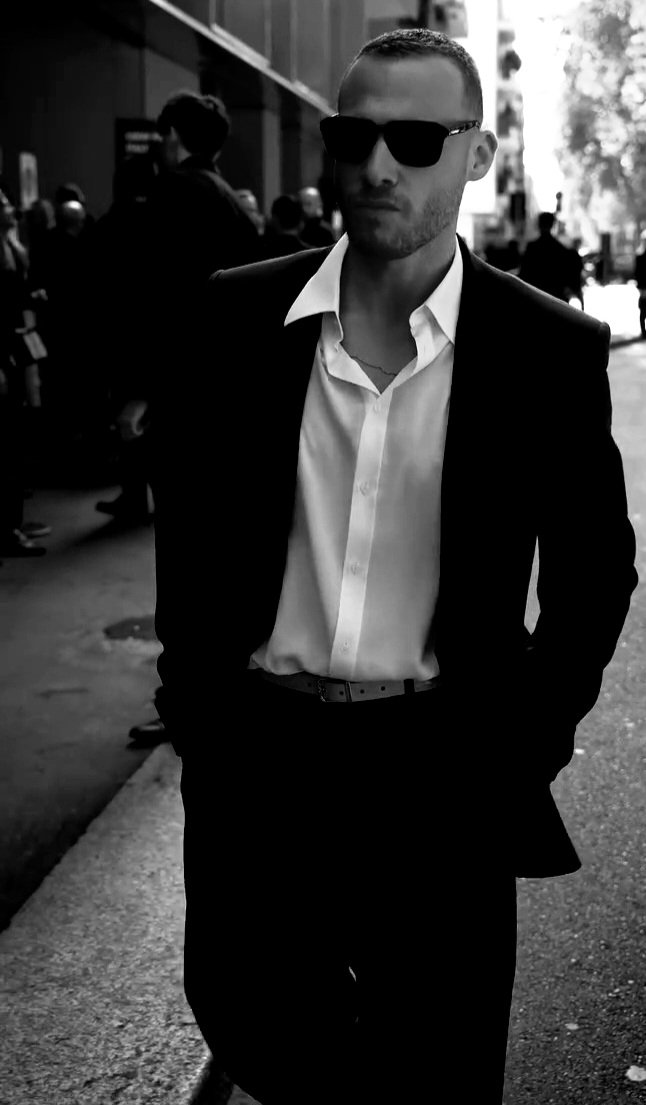 thebursinguncel's tweet photo. Kerem Bürsin moda haftası kapsamında bir kez daha Milano'da!

#KeremBürsin
#KeremBürsinMFW https://t.co/HiXZR5gEE4
