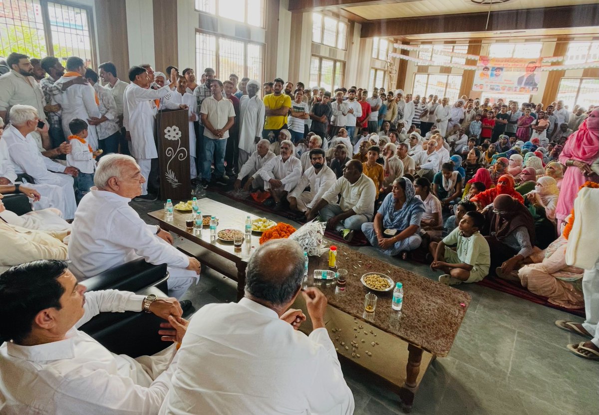 BhupinderShooda's tweet photo. आज गांव घुसकानी, गढ़ी सांपला किलोई में...

पूरे हरियाणा में भाजपा के पास बताने को एक काम नहीं है और कांग्रेस का काम आज भी बोल रहा है। 2005 से 2014 के बीच कांग्रेस द्वारा किए गए अनगिनत विकास कार्य और स्थापित परियोजनाएं आज भी हरियाणा की जनता की सेवा कर रही हैं। https://t.co/1jEMG2JM7a