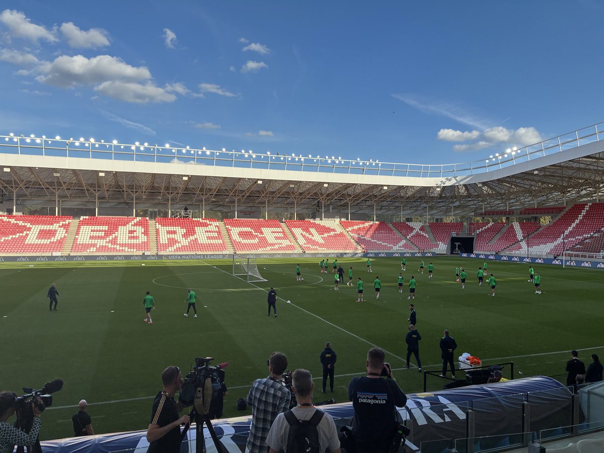 DavidSneyd's tweet photo. The Ireland players (minus Gavin Bazunu) take to pitch in Debrecen to train before playing Israel tomorrow. https://t.co/FY3lhU2yMj