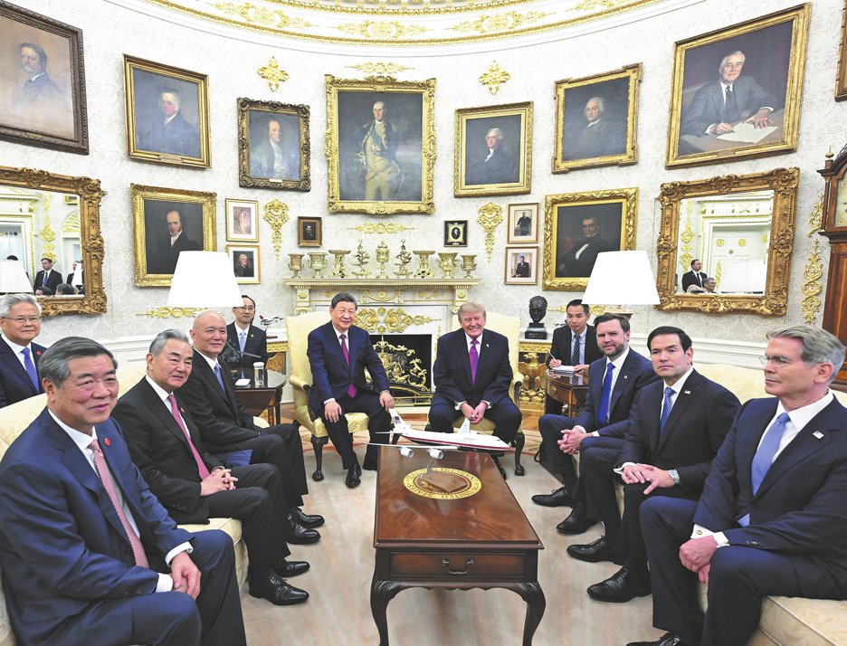 kaojack919's tweet photo. President Xi Jinping meets with US President Donald Trump in the Oval Office of the White House on Thursday.@realDonaldTrump
#XiJinping #ChinaUS https://t.co/UnESccwV9d