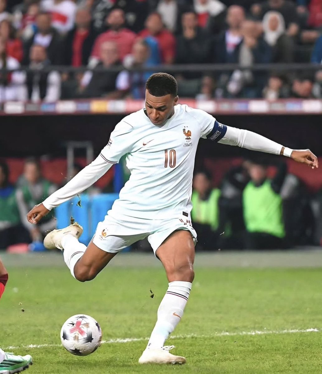 MadridXtra's tweet photo. 🚨 Kylian Mbappé EQUALS the record for goals scored in a calendar year by a player with the France NT in the 21st century. 

He has scored 12 goals with France in 2026. 

He equals the record he himself set in 2022.  ⭐️🇫🇷 https://t.co/HheytbyyUj