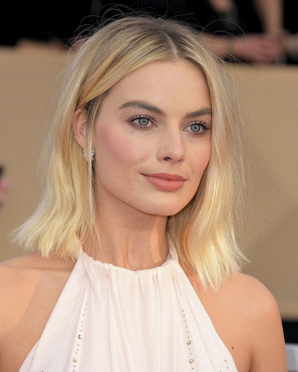 margotfeeds's tweet photo. margot robbie is an angel https://t.co/bZZtWp2pis