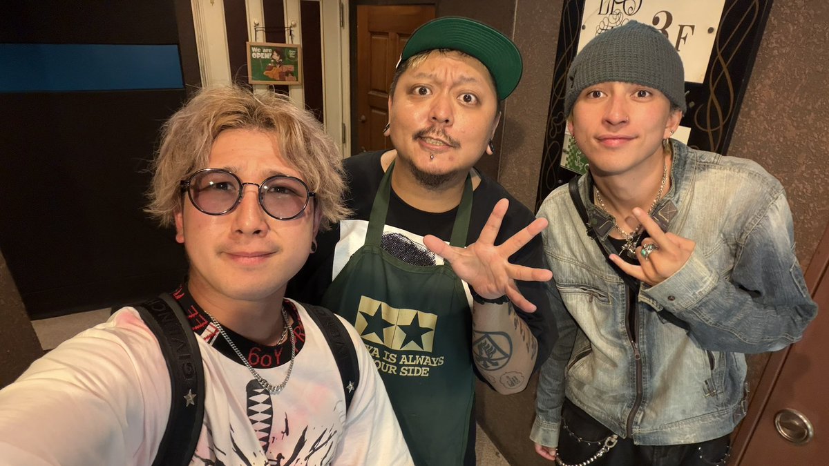 ssksn1230's tweet photo. 長尾さんのバーに行ってきた！！！！！
クソ楽しかった！！！！
ゾゾゾっとした！！！！！！ https://t.co/x4S22wcJvM