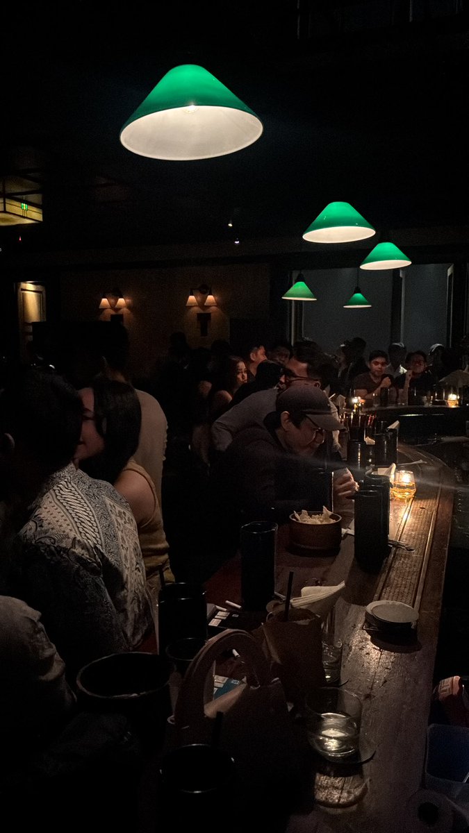 paramounct's tweet photo. people thought it was pitiful to drink alone in a bar, but i’d rather not. i have so many books and article on my reading list https://t.co/dCeMWO3OkQ