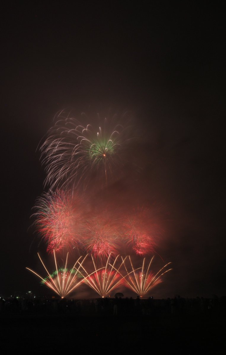 EF64EF81's tweet photo. 2026/9/26

無理やり雨のなか強行した大洗花火大会の有料席の状況です(笑)

まじで席代返金ものだろうこれ
雨つ粒付くわほぼ見えないわで

めっちゃ楽しみにしてた花火だから余計ショックって言うかガッカリした…… https://t.co/l7PFd5DqXk