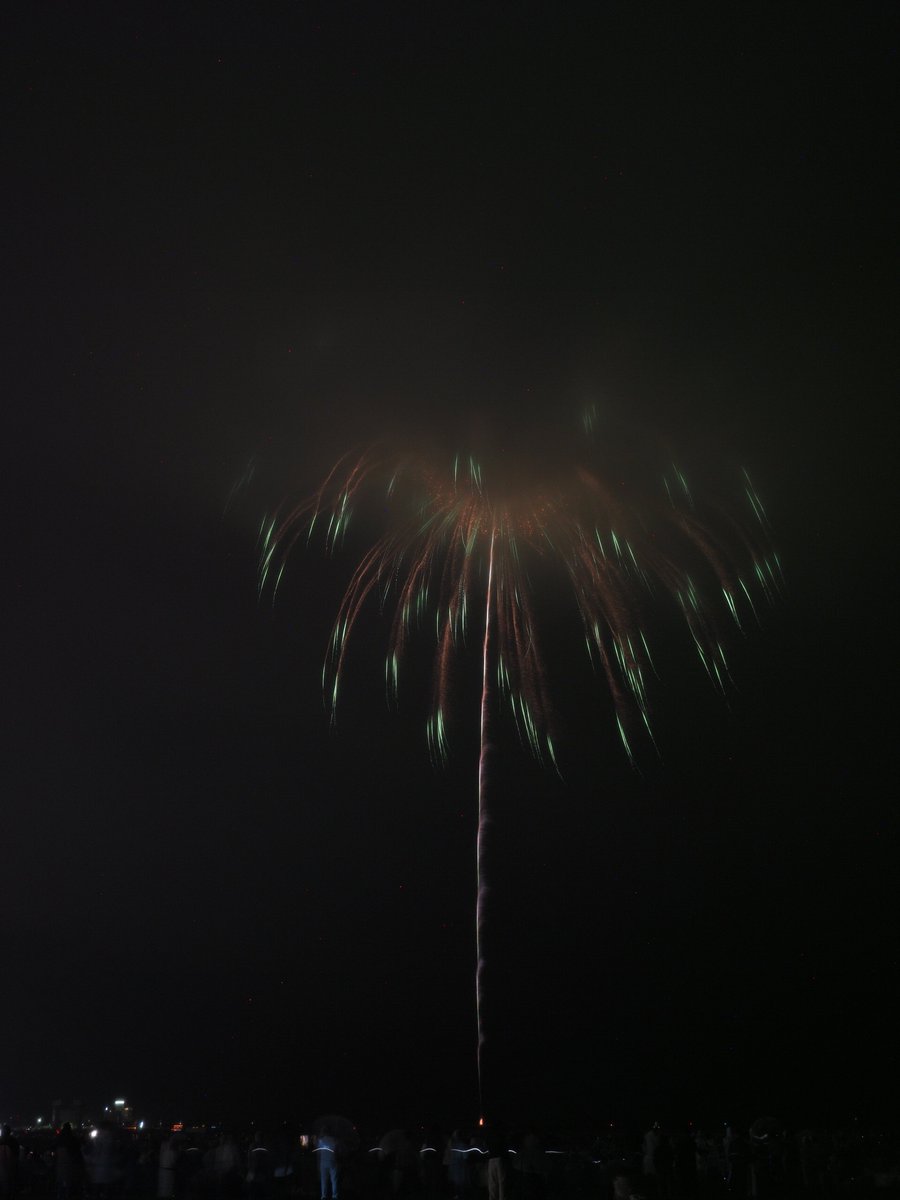 EF64EF81's tweet photo. 2026/9/26

無理やり雨のなか強行した大洗花火大会の有料席の状況です(笑)

まじで席代返金ものだろうこれ
雨つ粒付くわほぼ見えないわで

めっちゃ楽しみにしてた花火だから余計ショックって言うかガッカリした…… https://t.co/l7PFd5DqXk