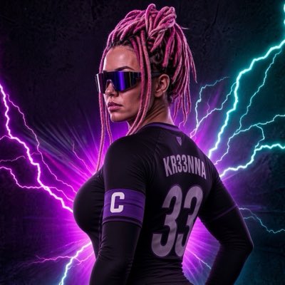 monik_chan's tweet photo. Nueva temporada, nueva cara, pero el mismo objetivo. ⚡💜
El brazalete no se pide, se demuestra en el campo y en el vestuario. Lista para liderar a @GENIOSUNIDOSLC en todo lo que viene.
KR33NNA está preparada. ¿Vosotros? 🧠🔥
#ClubesPro #GeniosUnidosLC #Capitana #EAFC https://t.co/ZWZt6qWlA8
