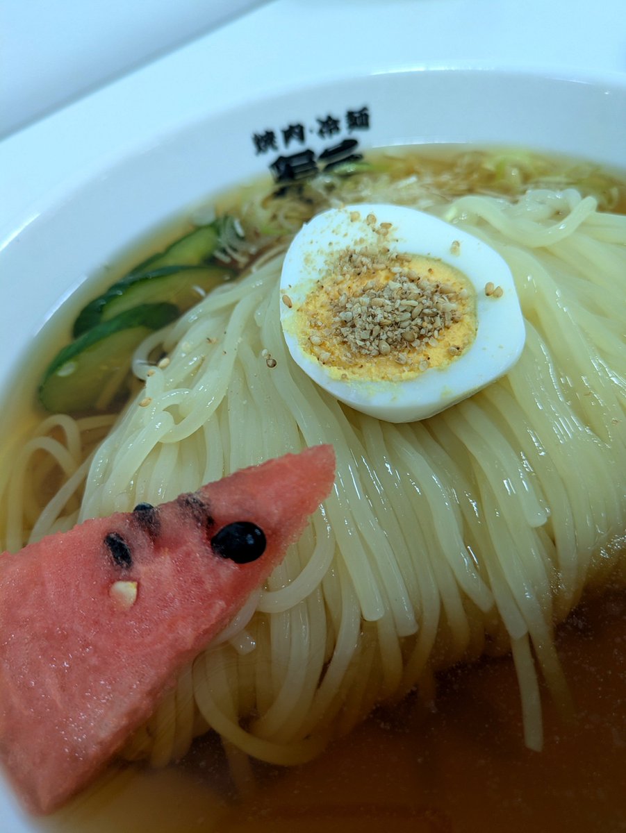kanorion's tweet photo. 藤崎の東北物産展で
憧れていた髭の冷麺！✨
藤崎に行けたのが19時近くだったからもう完売してるよなーとダメ元で覗いてみたら待ちなしで食べられた！嬉しくて冷麺・大で😋なかなかのボリュームだけど冷麺でお腹を満たせる幸せたるや〜！スープの味がしっかりしてて美味しかった！ https://t.co/XY2frhbdsC