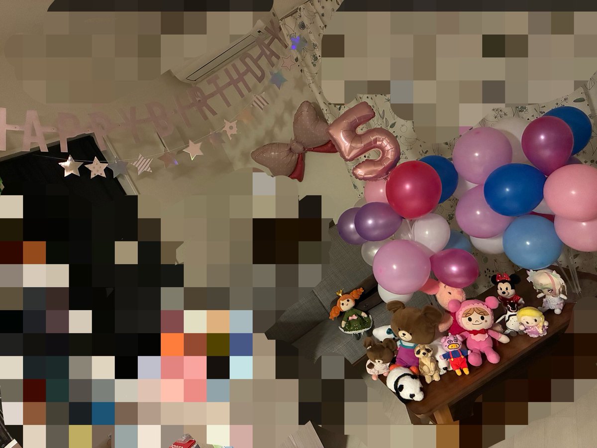 lvup_key69's tweet photo. 娘の誕生日当日は平日だから前祝い、飾������け今年も無事に終わりました。いつまでこんな感じで祝わせてくれるかな…。（飾るものは娘が決めてるよ） https://t.co/oO42ZvP7J0