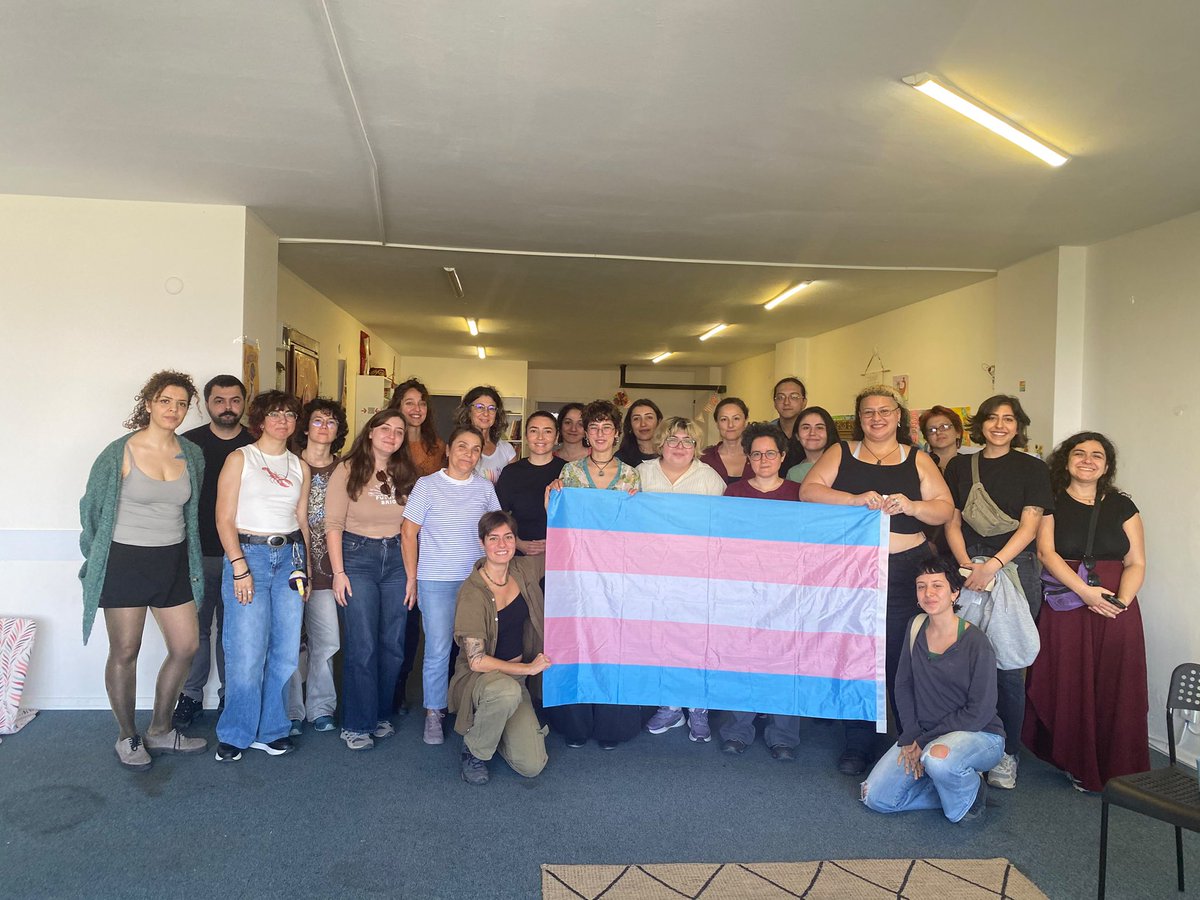 KirkYama05's tweet photo. LGBTİ+’lara yönelik nefret saldırılarına karşı feminist örgütler, kadın örgütleri ve üniversite LGBTİ+ toplulukları olarak bugün HEVİ LGBTİ Derneği’ni ve Lambda İstanbul Derneği’ni ziyaret ettik.

Nefrete İnat, Yaşasın Hayat! 🌈 🏳️‍⚧️ https://t.co/XtltpsjR1q