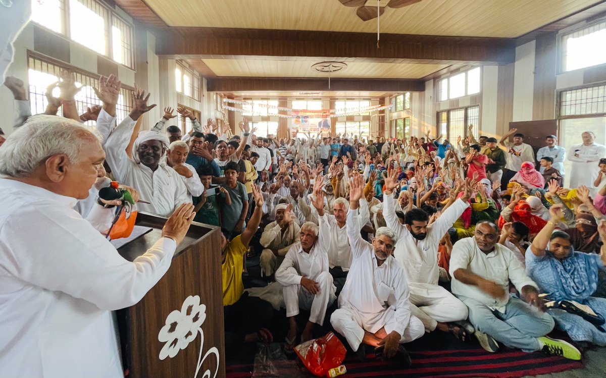 BhupinderShooda's tweet photo. आज गांव घुसकानी, गढ़ी सांपला किलोई में...

पूरे हरियाणा में भाजपा के पास बताने को एक काम नहीं है और कांग्रेस का काम आज भी बोल रहा है। 2005 से 2014 के बीच कांग्रेस द्वारा किए गए अनगिनत विकास कार्य और स्थापित परियोजनाएं आज भी हरियाणा की जनता की सेवा कर रही हैं। https://t.co/1jEMG2JM7a