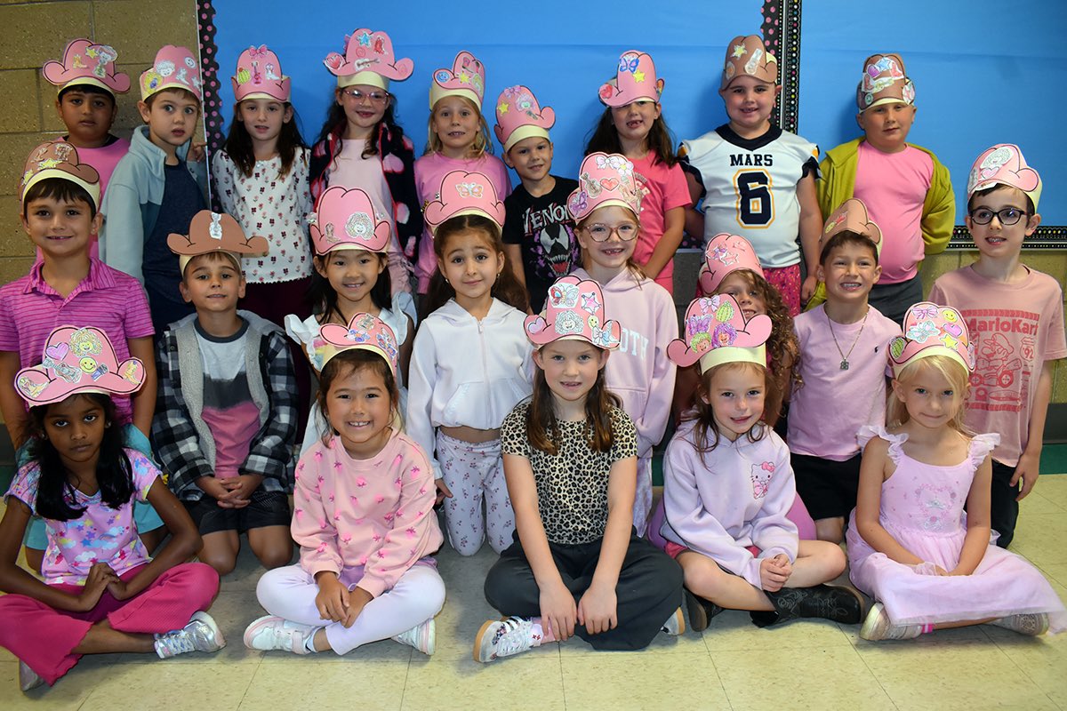 MarsAreaSD's tweet photo. 💕💗 Yesterday, #marsarea students dressed in pink in honor of the late Dolly Parton and her contributions to American literacy. #marsproud #ImaginationLibrary https://t.co/B6eGkU0jgi